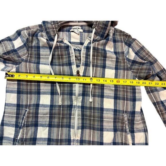 L.L. Bean Women's Petite Medium Hoodie Plaid Flannel Shacket / Shirt - Picture 4 of 8